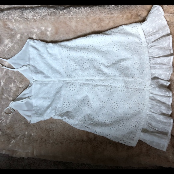 White dress - Picture 3 of 5